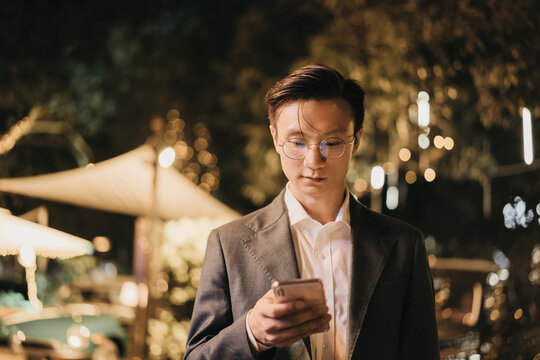 man play phone in the night
