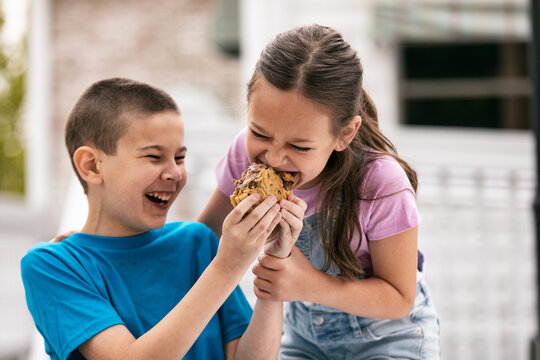 Brother Lets Girl Bite Ice Cream Cookie Sandwich