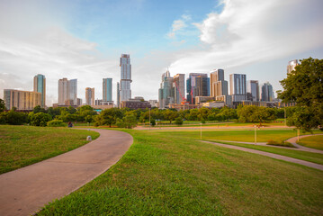 Obraz premium Austin skyline over the Colorado river, Texas.