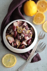 salade de poulpe aux olives et haricots rouges