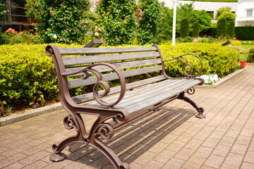 Wooden Bench in the garden - 木製のベンチ 庭園