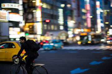 走り去る自転車