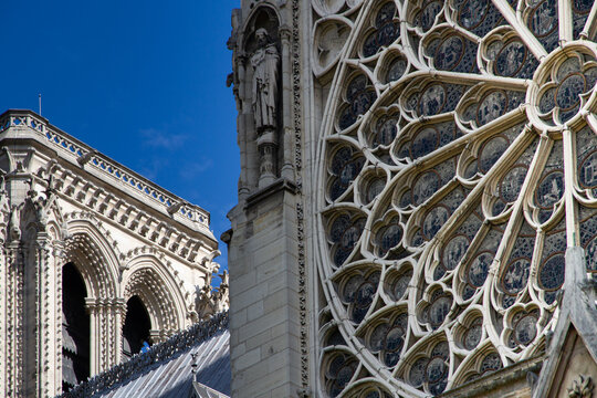 Slow travel in Paris - discovering the little things: View of a rose window and a steeple of a catholic cathedral