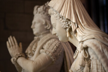 Slow travel in Paris - discovering the little things: Statues of a french king and queen in a church - obrazy, fototapety, plakaty