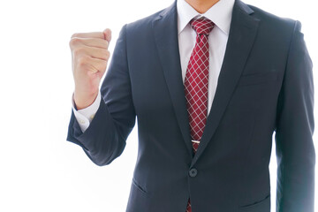 家でテレビを見る女性