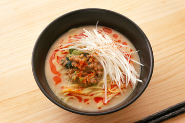 白胡麻坦々麺