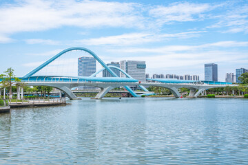 Obraz premium Scenery of Jiaomen Bridge in Nansha, Guangzhou, China