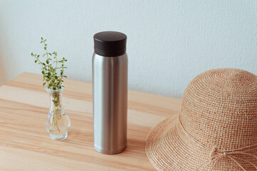 夏の水分補給をイメージしたマイボトル