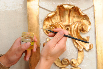restorer manually gilding listed interior
