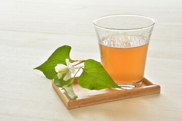 ドクダミ茶　お茶　ドクダミの花