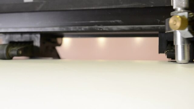 Cutting plotter, smart technique in the production process, cut vinyl, turn the knife