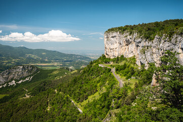 Fototapeta na wymiar Route et paysage du Vercors en France