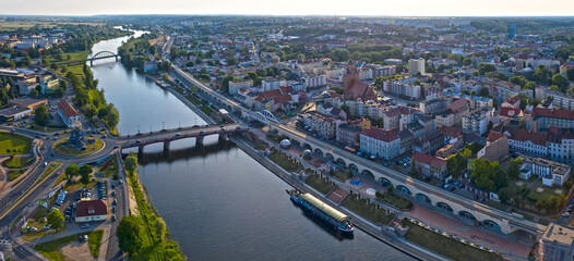 Letnia panorama centrum miasta Gorzów Wielkopolski, w tle Most Staromiejski, wieża Dominanta,...