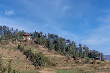 Fototapeta na wymiar landscape view of shangarh valley in himachal pradesh, India