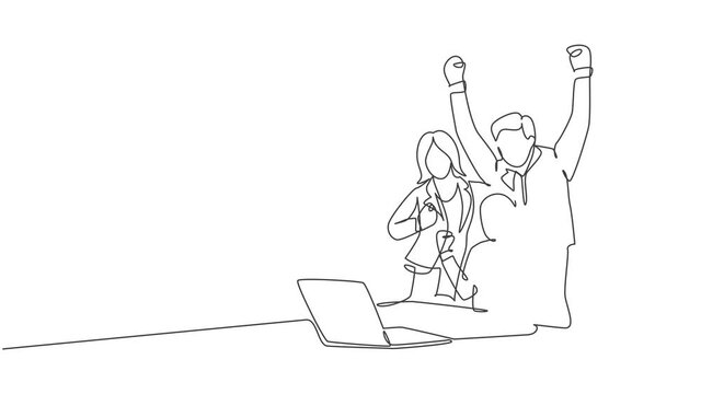 Animated self drawing of one continuous line draw male start up CEO and his subordinates celebrating their success achieve the business target. Team work concept. Full length single line animation.