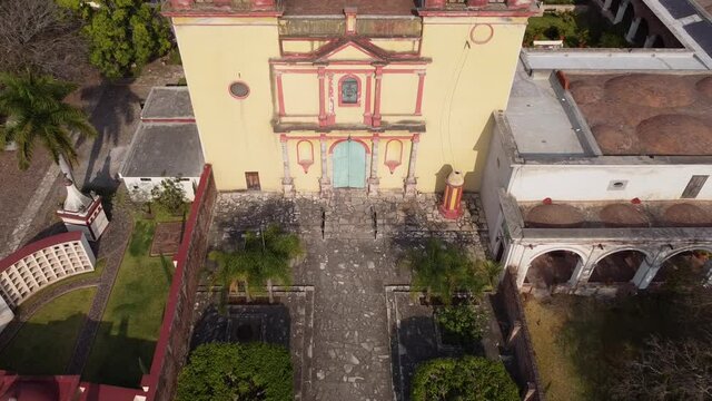 Toma a&eacute;rea del templo en el convento de madres Adoratrices Perpetuas del Sant&iacute;simo Sacramento en Ejutla Jalisco