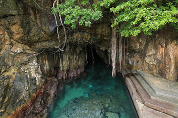 高知県土佐清水市　松尾漁港　海老洞