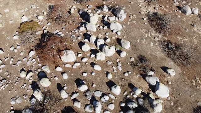 Toma aerea de las piedras gigantes de El Tepame en el Grullo Jalisco