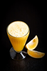 jugo de naranja con fruta