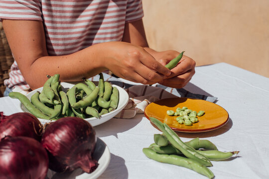 Peeling peas 