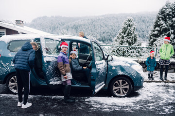 kids saying good-bye after holidays