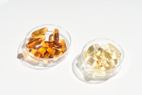 Gel capsules in glass bowls
