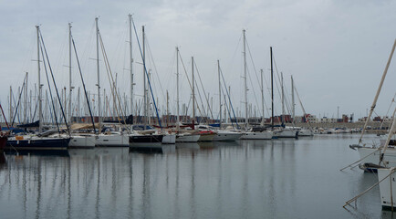 Fototapeta na wymiar Puerto de Valencia, primavera de 2021