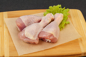 Raw chicken drumsticks for cooking