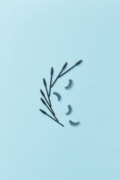 False eyelashes and brushes