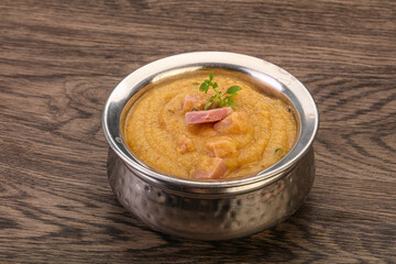 Peas cream soup with smoked ribs