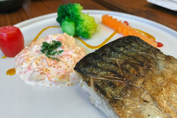 Grilled salmon steak with vegetable garnishing