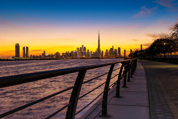Obraz premium Dubai city skyline at night. A mesmerizing view of Dubai's cityscape seen through sea waters.