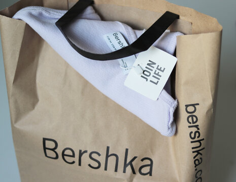 Bershka Images – Browse 229 Stock Photos, Vectors, and Video | Adobe Stock