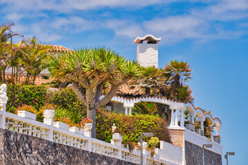 Ein schönes Gebäude in einem Rendbezirk von Puerto de la Cruz an der Nordküste von Teneriffa.