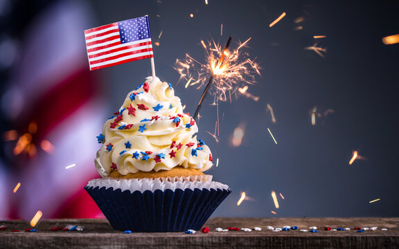 4Th Of July Birthday Cake Images – Browse 1,372 Stock Photos, Vectors, and Video
