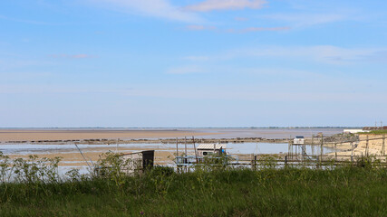 Charente-Maritime, - Marsilly - Carrelets &agrave; mar&eacute;e basse