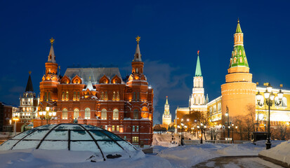 Fototapeta premium State Historical Museum and Kremlin on the Manezhnaya Square in the winter evening, Moscow, Russia