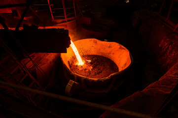 The hot metal is poured into the ladle.