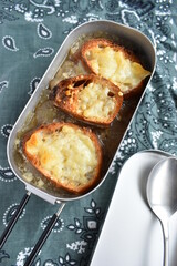 メスティン（オニオングラタンスープ）