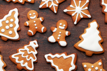 Obraz na płótnie Canvas Christmas card with gingerbread cookies