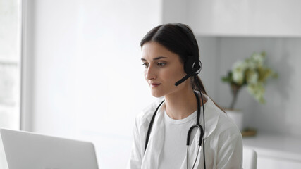 Doctor woman web consultation online medicine