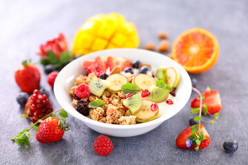 granola with fresh fruits and yogurt