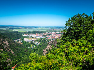 Blick auf die Stadt Thale im Harz