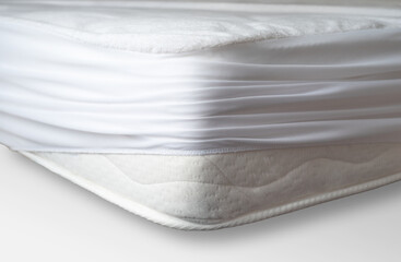 Moisture-proof cover on the orthopedic mattress to protect against water and dust mites