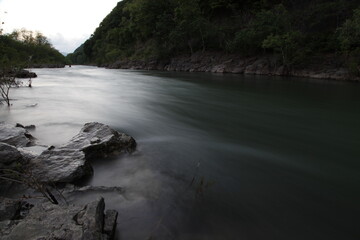 Fototapeta na wymiar 川の流れ