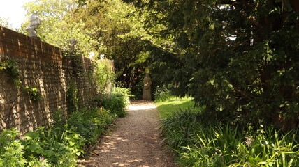 Gardens of Charleston 
the Bloomsbury Group
19 May 2021