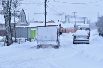 Heavy snowfall covered the road with snow and obstructed traffic.