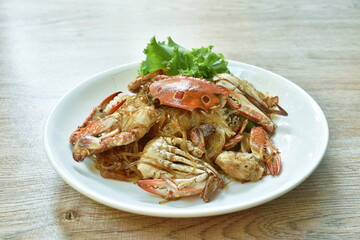 baked flower crab and glass noodles with slice celery on plate