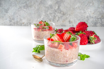 Set fruit overnight oatmeal