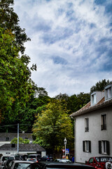 Fototapeta na wymiar ウィーン、ハイリゲンシュタット、ベートーベンが住んだ家（ホイリゲ）と教会等の付近の情景